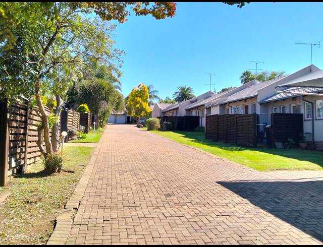 2 BEDROOM TOWNHOUSE FOR SALE IN BIRCHLEIGH